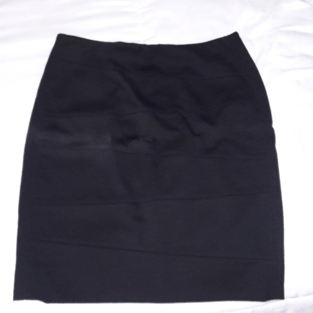 White house black market lose pin skirt. Like New!